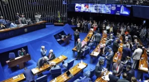 Luta pelo Senado em Pernambuco invade as redes sociais e chega às ruas