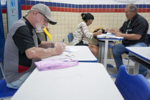 Jabotão inicia processo de regularização fundiária para moradores da UR-6