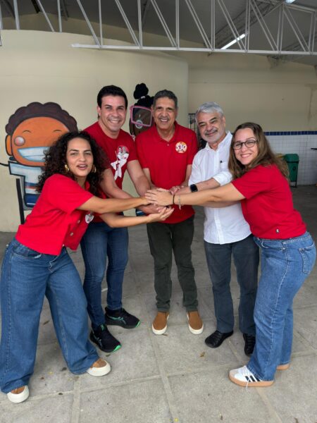 Humberto vota no Recife e diz que mobilização da militância do PT é fundamental para 2026