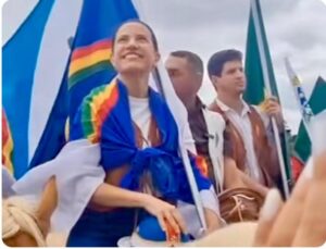 Giro Político: Raquel Lyra vai à missa do Vaqueiro acompanhada de 19 prefeitos. João Campos leva três