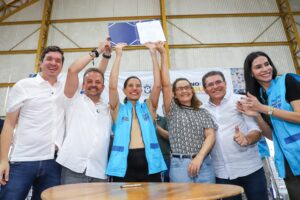 Governadora entrega títulos de propriedade e inicia construção de 112 casas populares em Salgueiro