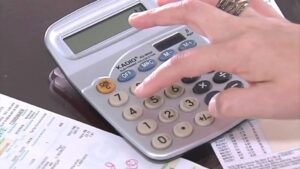 Em Pauta: Maioria dos brasileiros admite entender pouco de educação financeira, diz pesquisa