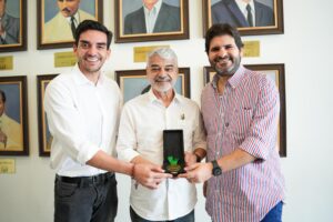 Vinícius Labanca entrega Comenda Paço Ettore Labanca ao senador Humberto Costa