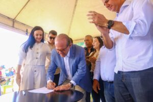 Senador Dueire vai a inauguração da FAV e dá ordem de serviço para obra viária em Serra Talhada