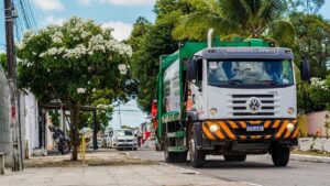 Prefeitura alerta sobre descarte de lixo e divulga cronograma da coleta, em Paulista