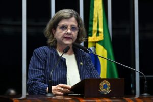 Teresa cobra no Senado urgência para projeto de reaproveitamento de ex-servidores da Eletrobras