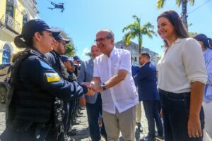 Senador Dueire entrega viaturas e drones para reforçar segurança em Olinda