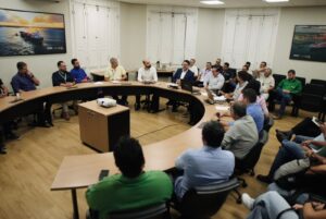 Secretário Guilherme Cavalcanti faz reunião com setor de telecomunicações para alinhar ações no Bairro do Recife