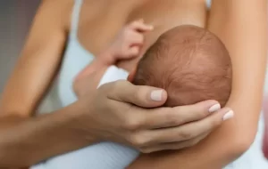 Agosto Dourado: Amamentação garante saúde e proteção para mãe e bebê