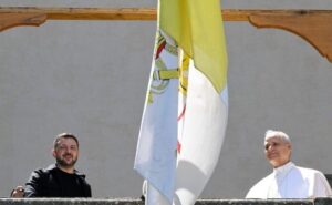 Papa diz a Zelensky que Vaticano pode sediar conversações de paz entre Rússia e Ucrânia