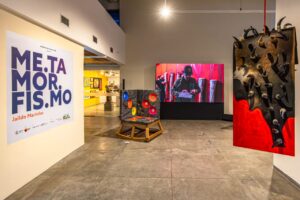 Exposição Monumental de Jaildo Marinho tem audiodescrição para pessoas cegas