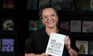 Ana Maria Gonçalves é eleita para ABL e se torna 1ª mulher negra a virar imortal