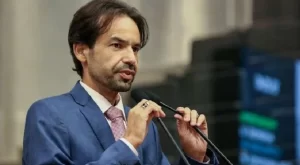 Articulação de Álvaro Porto leva Diogo Moraes a trocar PSB pelo PSDB para oposição ganhar maioria na CPI