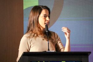 Governadora destaca ações do Estado para universalizar água e esgoto, em evento em Brasília