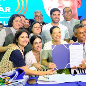 Ao lado do secretário Kaio Maniçoba, governadora Raquel Lyra anuncia recuperação do Santuário de Cimbres, em Pesqueira