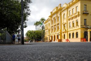 Governo do Estado lança aplicativo de proteção à mulher, amplia centros de referência e promove qualificação