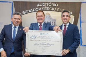 Jarbas Filho entrega Título de Cidadão Pernambucano ao empresário Jorge Garziera