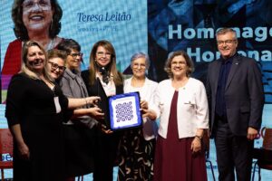 Senadora Teresa Leitão recebe “ Mérito da Educação Comunitária”