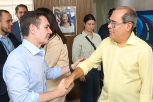 Mano Medeiros e ministro Jader Filho participam do encerramento do Bota Pra Andar