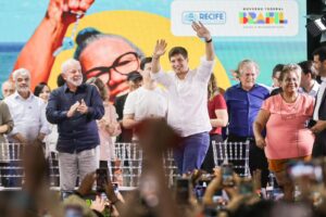 Prefeitura do Recife e Governo Federal entregam mais de mil títulos de posse em Brasília Teimosa