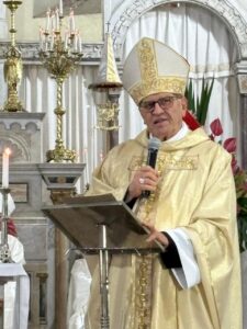 Dom Fernando recebe benção apostólica e mensagem do Papa Leão XIV pelo Jubileu de Prata