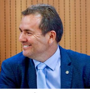 Deputado que xingou governadora troca PSB pelo PRD e toma lugar do vice-líder de Raquel na Alepe