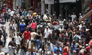 IBGE: População brasileira chega a 213,4 milhões em julho de 2025