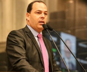 Câmara de Garanhuns aprova auxílio alimentação de R$ 5 mil para o prefeito e R$2.500,00 para secretários