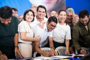 Diego Cabral assina com governadora ordens de serviço com investimentos de mais de R$ 46 milhões em Camaragibe