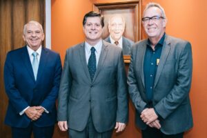 Álvaro Porto se reúne, em Brasília, com os presidentes do PSDB, Marconi Perillo, e do MDB, Baleia Rossi