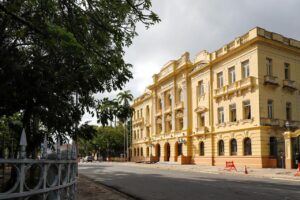 Governo de Pernambuco decreta ponto facultativo em 2 de abril, véspera da Paixão de Cristo