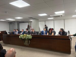 Comissão de Justiça da Alepe se divide em duas com reuniões separadas e confusão entre parlamentares