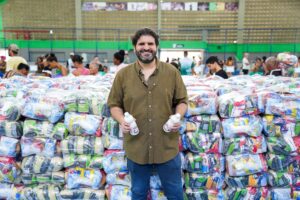 Vinícius Labanca realiza entrega de cesta básica, peixe e leite de coco para mais de 4.500 famílias
