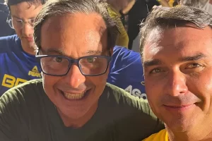 Flávio Bolsonaro reúne apoiadores em Natal e puxa pernambucanos em estratégia para o Nordeste