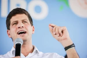 João Campos defende perfil lulista da chapa, nega radicalização e projeta apoio da centro-direita