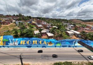 Carlos Santana une obra estruturadora e painel artístico na entrada de Ipojuca
